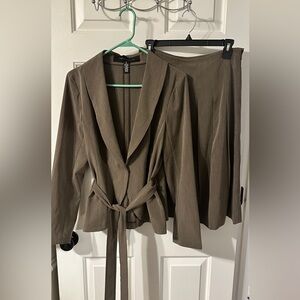 Apostrophe blazer skirt set, blazer size 6, skirt size 4 stretch